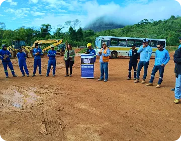 Técnico da Renova Ambiental em campo durante licenciamento