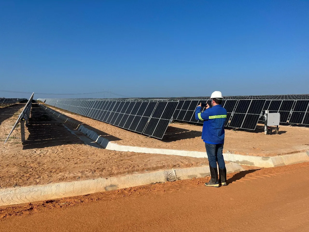 Consultor ambiental em campo de energia solar
