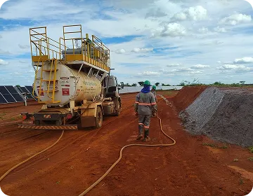 Técnico da Renova Ambiental em campo durante licenciamento